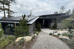 modern home image Cleaner Choice - Kelowna house cleaning service example